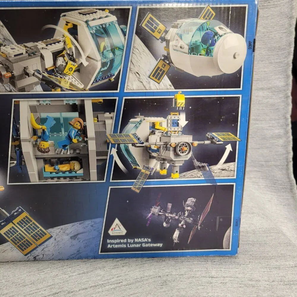 LEGO City Lunar Space Station 60349